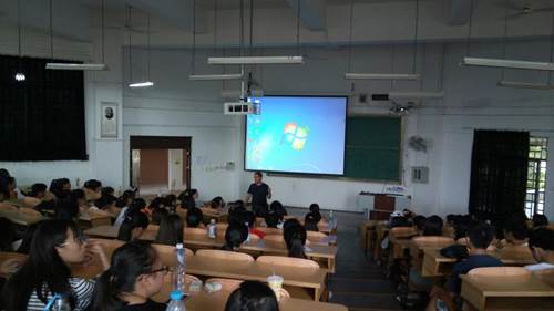 http://cfs.glut.edu.cn/__local/2/EE/AD/EB2A0DD7E6E9A8BCF17F2EFF967_D42849B0_FABC.jpg